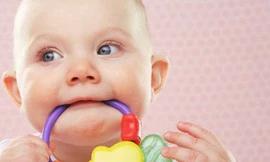 Những kiểu chữa bệnh dân gian cực kỳ nguy hiểm cho bé