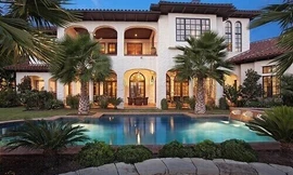 Biệt thự phong cách Địa Trung Hải với thức cột đặc trưng, những ô cửa mái vòm lớn đón nắng gió thiên nhiên bên khu vườn xanh mướt mắt (Nguồn: Internet)