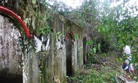  Bây giờ, khu biệt thự nuôi chó đã trở nên hoang tàn, đổ nát.