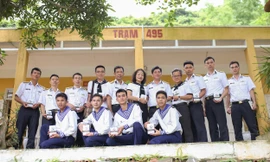 Trao tặng sách quý, trao tặng khát vọng, yêu thương tại huyện đảo Cát Hải 