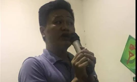 Ông Hoàng Nhật Minh phụ huynh có mặt tại buổi giao nhận thực phẩm ngày 3/4