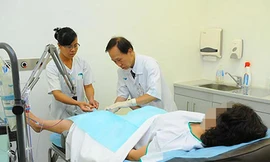 Bị són tiểu gây nhiều phiền toái trong cuộc sống nhưng ít người đến cơ sở y tế điều trị