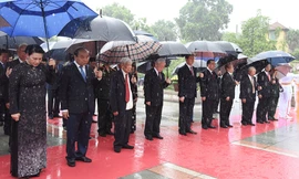 Lãnh đạo Đảng, Nhà nước dâng hương tưởng niệm các Anh hùng liệt sĩ