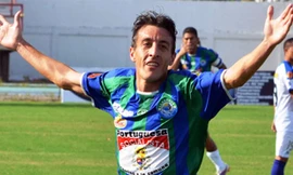 Cầu thủ bị đâm Nicolas Massia. Ảnh: Reuters