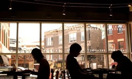 Làm việc tại quán cafe ảnh hưởng đến hiệu suất công việc