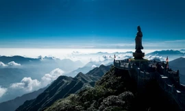 Làm sao để thoát nghèo và cái “phao cứu sinh” từ du lịch