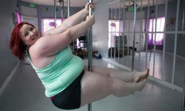 LuLu tự tin với mọi động tác của môn múa cột. Ảnh: Caters