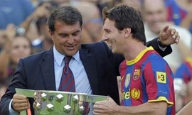 Laporta và Messi khi còn cùng làm việc chung tại Barca. Ảnh: Reuters
