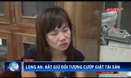 Nữ tặc táo tợn giật dây chuyền giữa chợ