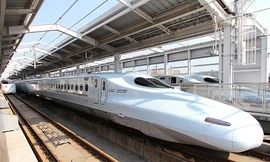 Tàu shinkansen ở Nhật Bản với tốc độ trung bình 300km/h. Ảnh minh họa. 