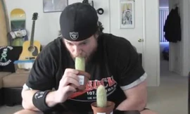  LA Beast bắt đầu ăn cây xương đầy gai góc