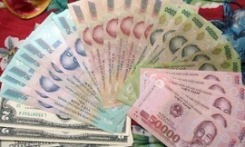 Tiền lì xì lên đến hàng chục triệu của Hoàng My. Ảnh: NVCC