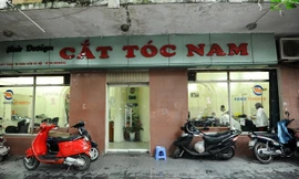 Những nữ thợ cạo U50 ở tiệm cắt tóc thời bao cấp