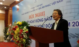 Nhạc sĩ Phó Đức Phương đọc "huyết thư" tại buổi tổng kết năm của VCPMC.