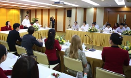 Bộ trưởng Bộ GD&ĐT Phùng Xuân Nhạ chủ trì tọa đàm