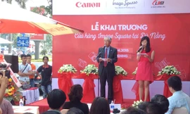 Ông Kensaku Konishi phát biểu