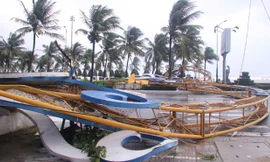 Đà Nẵng: Một cổng chào bị đánh sập trên đường võ Nguyên Giáp 