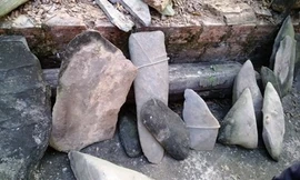 Bộ đàn đá còn khá nguyên vẹn.