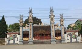 Đình Lương Xá xưa với kiến trúc gỗ, mái ngói mũi hài mang đặc trưng kiến trúc đình làng Bắc bộ được xây dựng từ thời Lê (ảnh Nguyễn Hoài Nam)