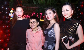 Hồ Ngọc Hà mở tiệc mừng cho Giang Hồng Ngọc