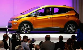 Mẫu Chevrolet Bolt EV trình làng tại North American International Auto Show tại Detroit hồi tháng 9 vừa qua. Ảnh: Reuters 