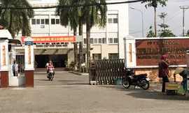 Cảnh cáo phó khoa 'quan hệ tình cảm quá mức' với nữ điều dưỡng