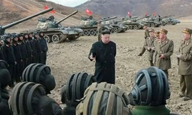 Ông Kim Jong-un ca ngợi sức mạnh của xe tăng Triều Tiên
