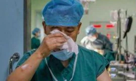 Quyết cứu bệnh nhân, bác sĩ không kịp nhìn mặt cha lần cuối