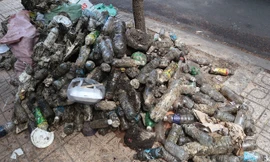 Kinh hãi những thứ được móc lên từ lòng cống ở Sài Gòn