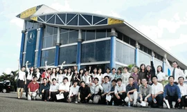 Sinh viên ĐH Việt-Đức tại công ty Mercedes-Benz Việt Nam. 