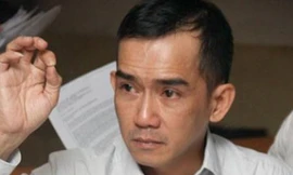 Ca sĩ Minh Thuận hiện đang thở bình oxy