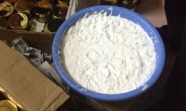 Nguyên liệu sản xuất mỹ phẩm giả bị thu giữ - Ảnh: QLTT cung cấp