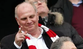 Hoeness bình thản xem trận đấu Bayern Munich - Arsenal sáng 11-3