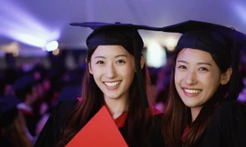 Tôn Vũ Đồng và Tôn Vũ Mộng rạng rỡ trong ngày tốt nghiệp hệ thạc sĩ tại Harvard