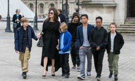 Angelina Jolie và 6 người con trong một lần dạo phố