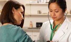 Vô sinh vì dùng băng vệ sinh, quần lót sai cách