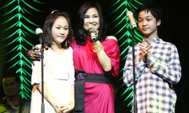 Thanh Lam và con gái thứ hai, Thiện Thanh và con trai út Đăng Quang xuất hiện trên sân khấu trong một chương trình