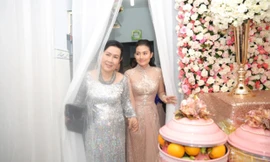 'Kiều nữ' Ngọc Lan nức nở chia tay mẹ về nhà chồng