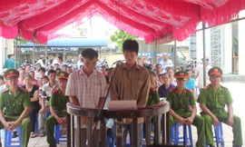 Hai bị cáo tại phiên tòa