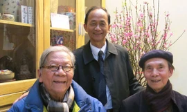 Từ trái sang: Nhạc sĩ Hoàng Vân, nhạc sĩ Lân Cường và nhạc sĩ Văn Dung.