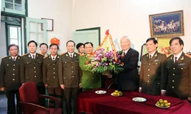 Lãnh đạo Bộ Công an thăm và chúc thọ nguyên Chủ tịch nước Lê Đức Anh năm 2010