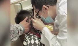 Sự việc chỉ được phát hiện khi phụ huynh đưa bé tới bệnh viện.