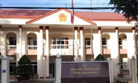 Trụ sở TAND tỉnh An Giang - nơi ghi nhận nhiều vết đạn bi trên cửa sổ. Ảnh: An Phú.