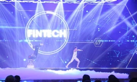 Màn trình diễn Motion control robot được lập trình với công nghệ AI lần đầu tiên xuất hiện tại Việt Nam trong lễ khai mạc Techfest 2019