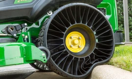 Lốp không hơi với bề mặt và nan hoa bằng cao su và nhựa tổng hợp sẽ biến dạng khi gặp các bề mặt cứng nên giảm độ rung lắc, đồng thời không bị xẹp nếu gặp đinh.