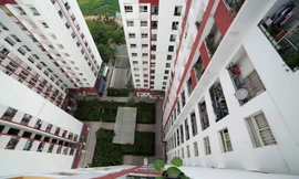 Tại nhiều chung cư ở Hà Nội tai nạn luôn rình rập trẻ nhỏ nên các bậc phụ huynh hết sức lưu ý.