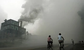 Trung Quốc đối mặt với ô nhiễm môi trường nặng nề. Ảnh: Boredpanda.