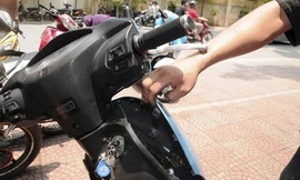 Vị trí IC ở xe Lead rất dễ bị trộm khoắng.