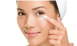 Tuyệt chiêu trị nhăn đuôi mắt.