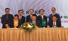 Thương vụ lớn của Vietcombank và FWD: Cuộc chơi của các ông lớn 